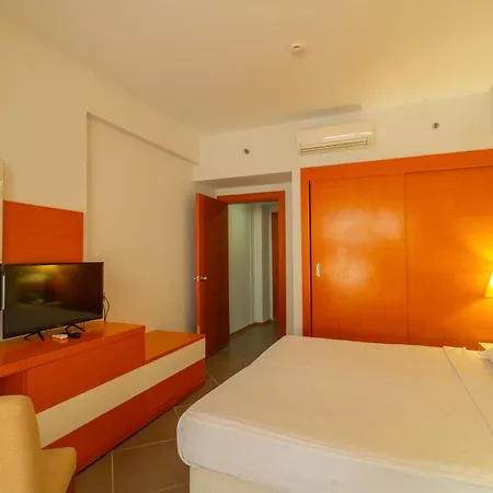 Karya Family Hotel *